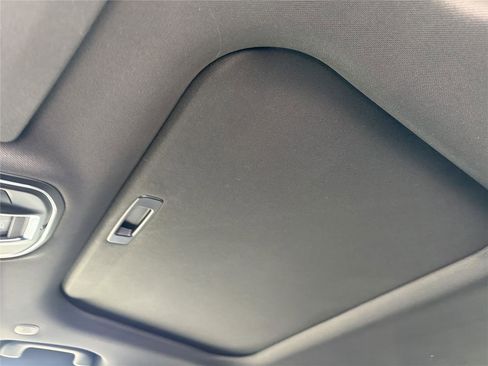 New 2025 Jeep Grand Cherokee Altitude image 33