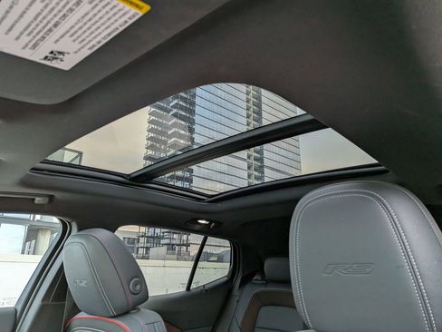 Used 2025 Chevrolet Equinox EV RS image 13