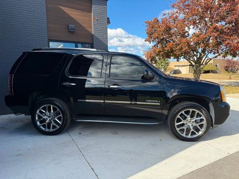 Used 2014 GMC Yukon Denali image 2