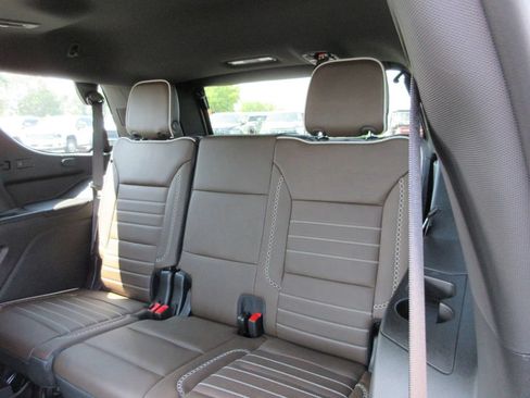 Certified 2025 GMC Yukon Denali Ultimate w/ LPO, Floor Liner Package AWD/4WD image 27