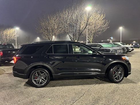 Certified 2025 Ford Explorer ST-Line w/ ST-Line Street Pack image 9