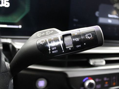 Used 2024 Kia Sorento S image 35