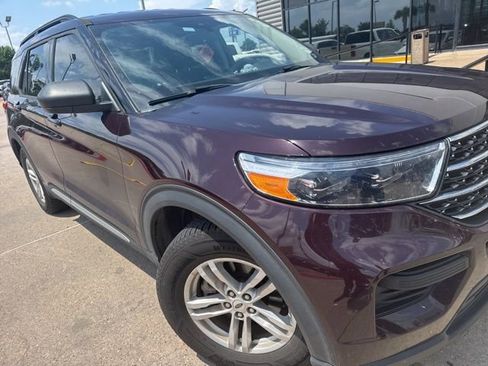 Used 2022 Ford Explorer XLT RWD image 2