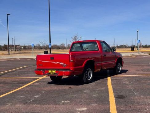 Used 1999 Chevrolet S10 Pickup LS w/ Preferred Equipment Group image 3