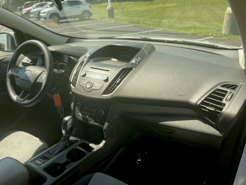 Used 2018 Ford Escape SE FWD image 19