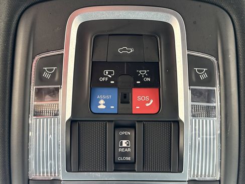 Used 2021 RAM 1500 Laramie AWD/4WD image 9