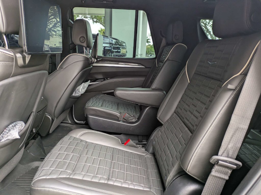 Used 2025 Cadillac Escalade V AWD/4WD image 17