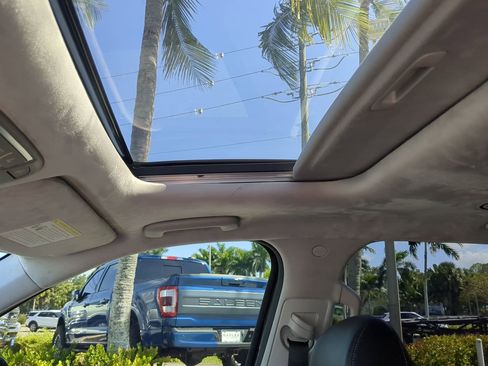 Used 2022 Kia Telluride SX w/ SX Prestige Package image 22