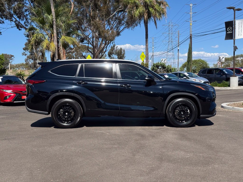Used 2023 Toyota Highlander XLE FWD image 31