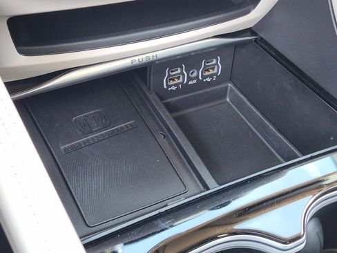 Used 2024 Chrysler Pacifica Limited w/ Trailer Tow Group image 23