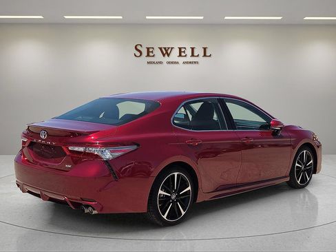 Used 2018 Toyota Camry XSE FWD image 4