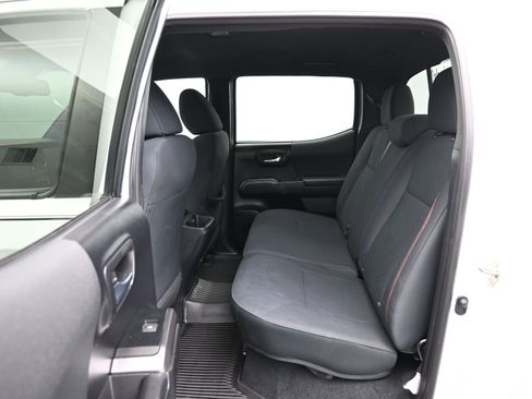 Used 2020 Toyota Tacoma TRD Off-Road image 10