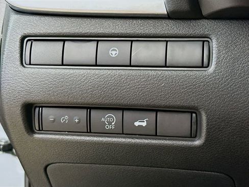 Used 2024 Nissan Rogue SL image 27