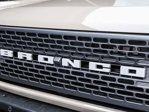 New 2025 Ford Bronco Badlands image 5