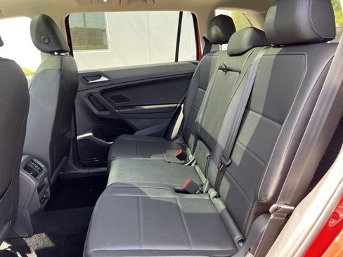 Used 2020 Volkswagen Tiguan SEL image 33