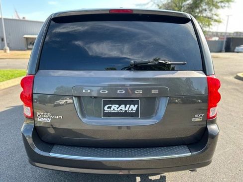 Used 2019 Dodge Grand Caravan SXT image 6