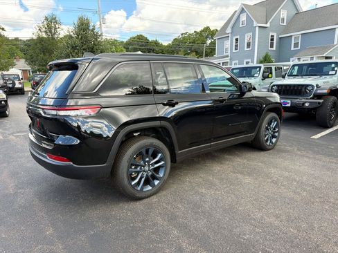 New 2026 Jeep Grand Cherokee Limited AWD/4WD image 2
