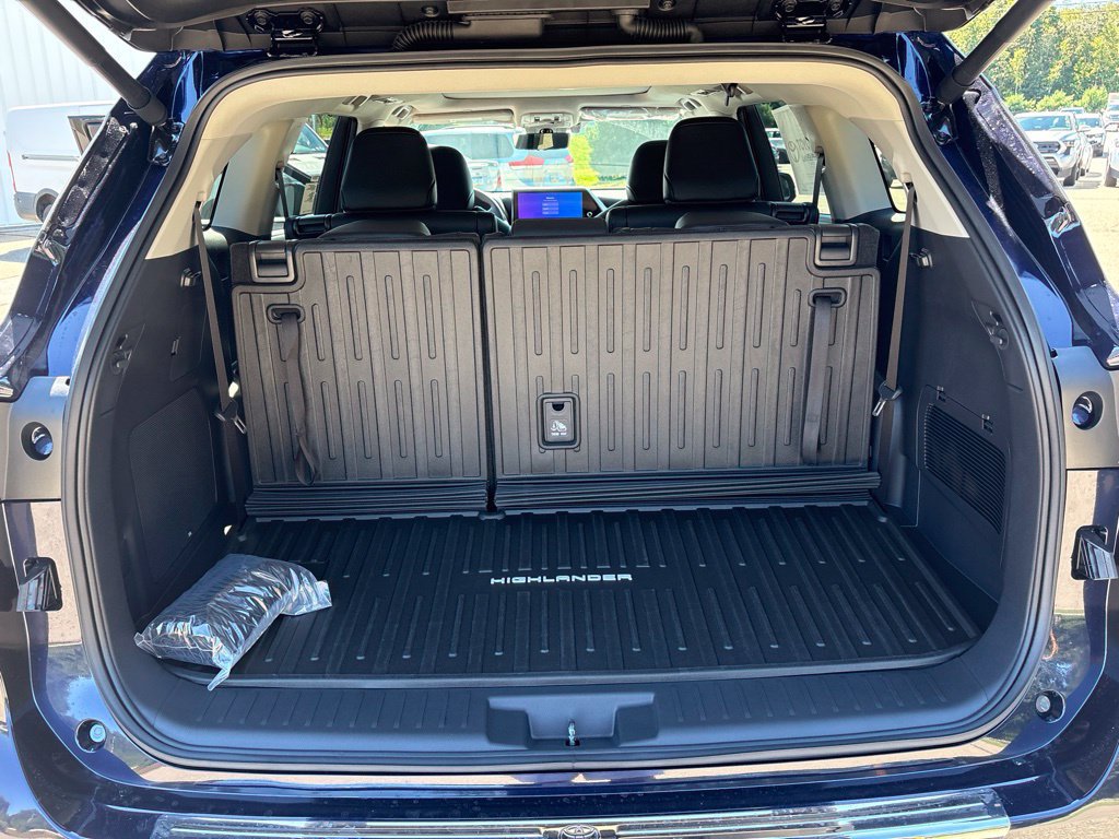 Certified 2026 Toyota Highlander Platinum AWD/4WD image 17