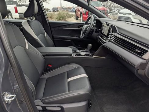 Used 2025 Toyota Camry SE image 30