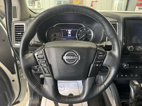 Used 2022 Nissan Frontier SV AWD/4WD image 7