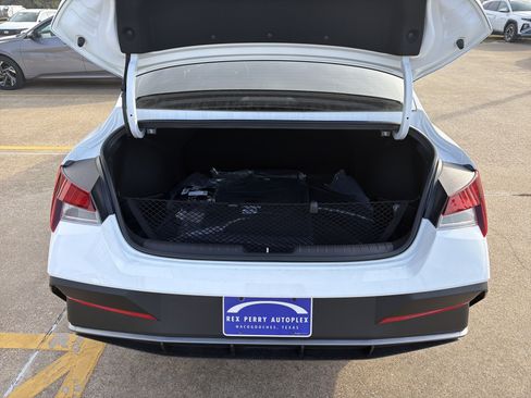 New 2026 Hyundai Elantra SE image 24