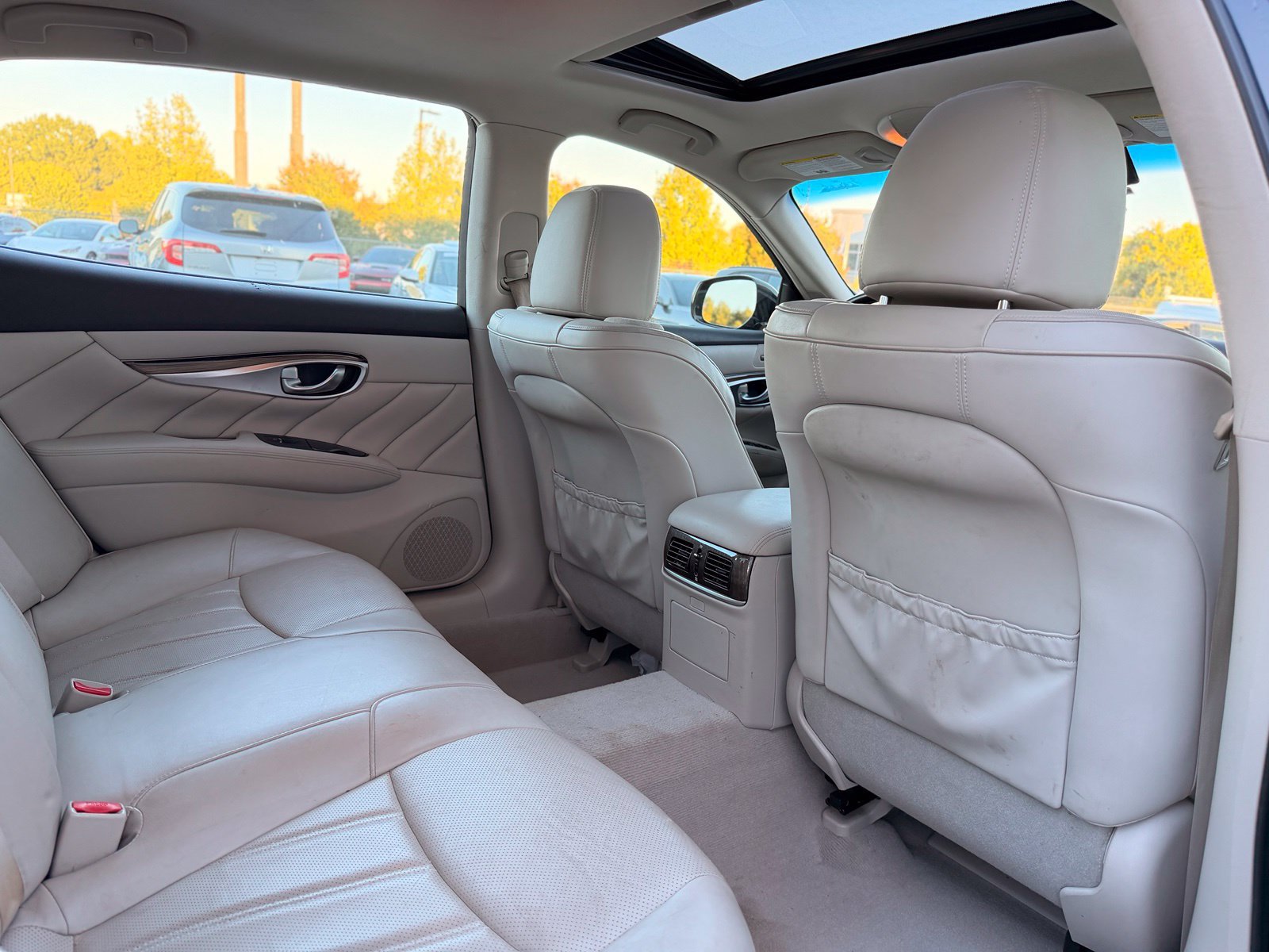 Used 2015 INFINITI Q70 L 3.7 w/ Deluxe Touring Package RWD image 24
