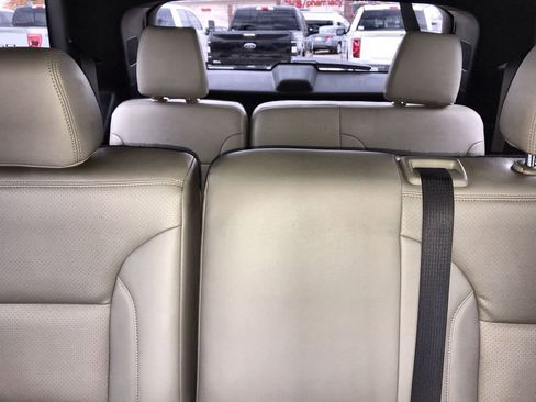 Used 2023 Chevrolet Traverse LT w/ LPO, Floor Liner Package FWD image 21