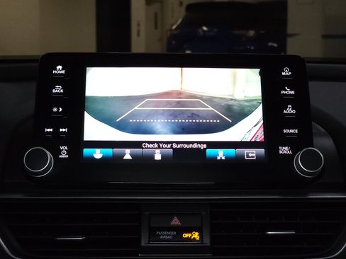 Used 2018 Honda Accord Touring image 31