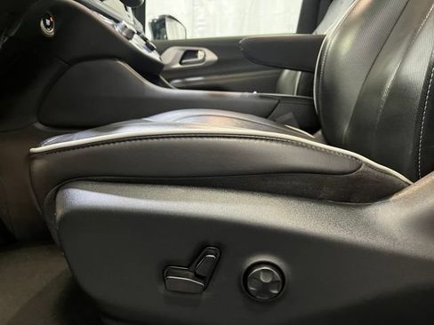 Used 2025 Chrysler Pacifica Limited FWD image 16