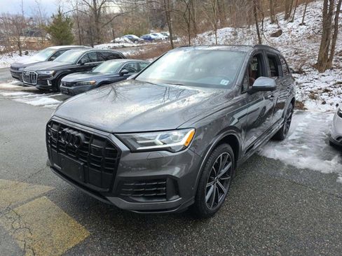 Used 2022 Audi Q7 Premium Plus w/ Premium Plus Package image 2