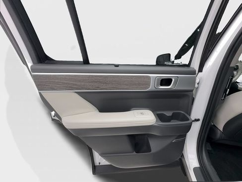 Used 2025 Hyundai Santa Fe Limited FWD image 27