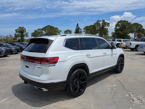 Used 2024 Volkswagen Atlas SEL AWD/4WD image 8
