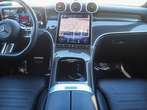 Used 2024 Mercedes-Benz GLC 300 4MATIC image 11