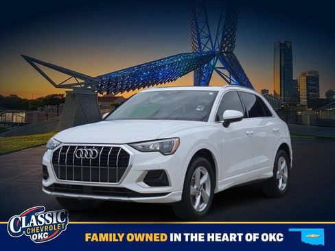 Used 2020 Audi Q3 2.0T Premium w/ Convenience Package AWD/4WD image 3