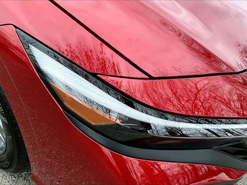 Used 2024 Hyundai Elantra Blue image 25