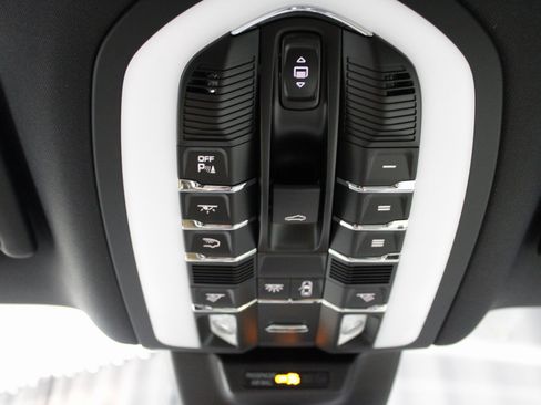 New 2026 Porsche Macan image 34