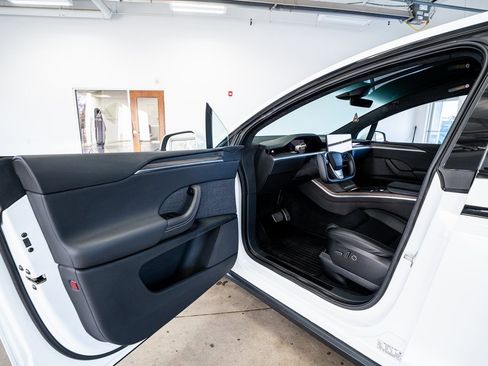 Used 2022 Tesla Model X image 33