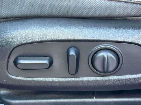 Used 2021 Chevrolet TrailBlazer RS w/ Sun and Liftgate Package image 13