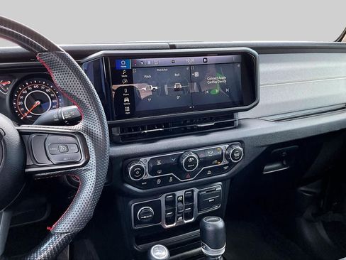 Used 2024 Jeep Gladiator Sport AWD/4WD image 9