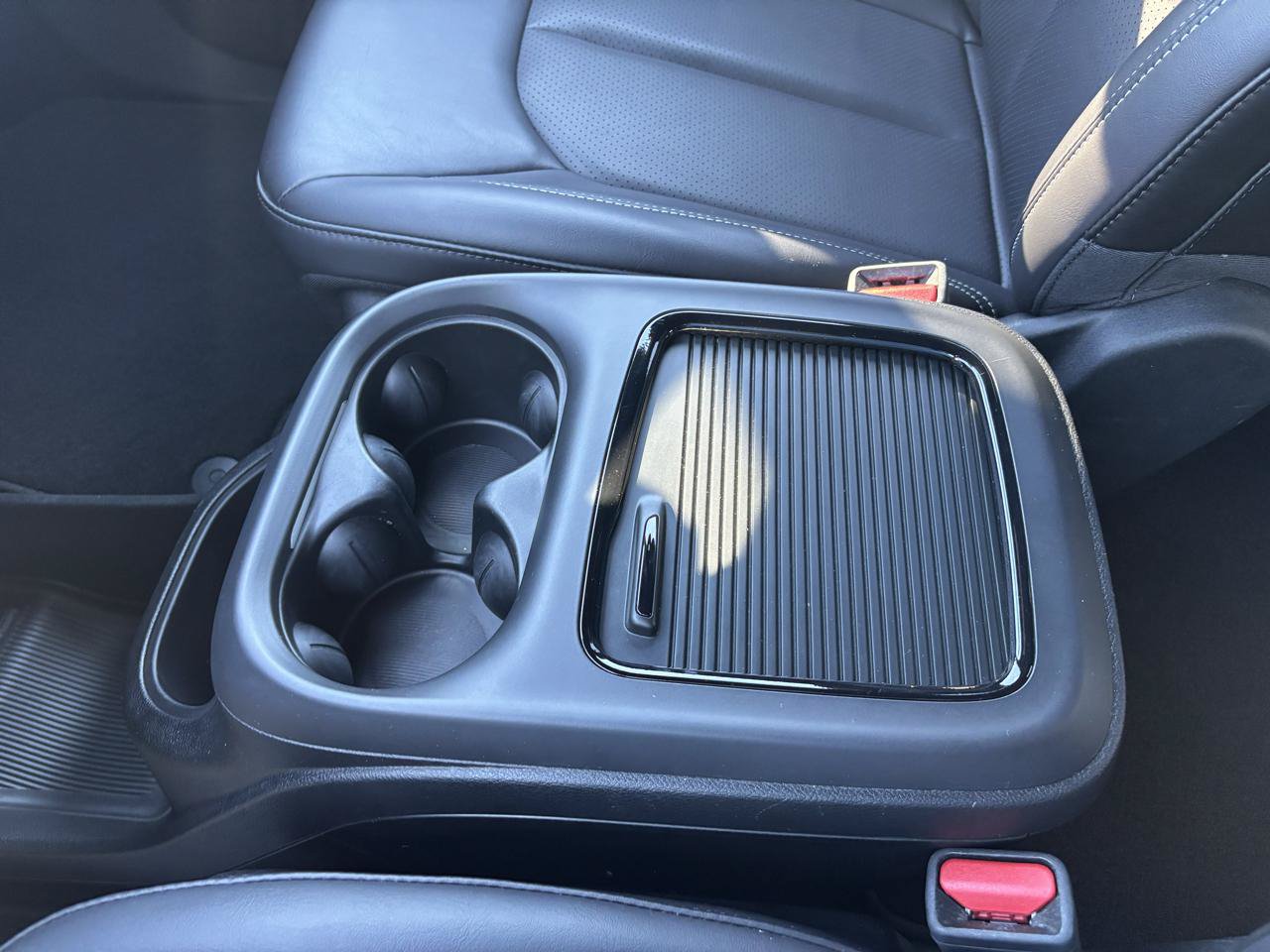 Used 2023 Chrysler Pacifica Touring-L w/ Uconnect Theater Family Group FWD image 31
