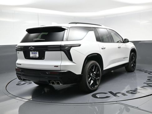 Used 2025 Chevrolet Traverse RS w/ LPO, Floor Liner Package FWD image 9