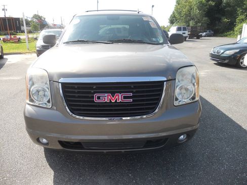 Used 2011 GMC Yukon XL SLT w/ SLT-2 Equipment Package AWD/4WD image 23