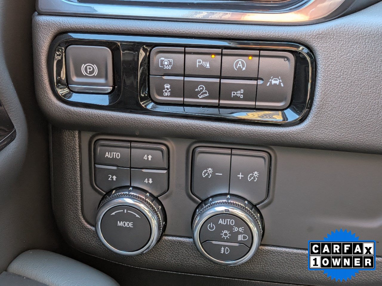 Used 2025 GMC Yukon AT4 w/ AT4 Premium Package AWD/4WD image 28