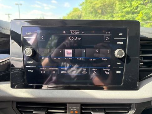 Used 2025 Volkswagen Jetta SE FWD image 22