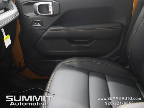 New 2026 Jeep Wrangler Unlimited Sahara AWD/4WD image 12