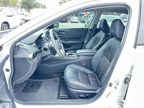 Used 2022 Nissan Altima 2.5 SR FWD image 2