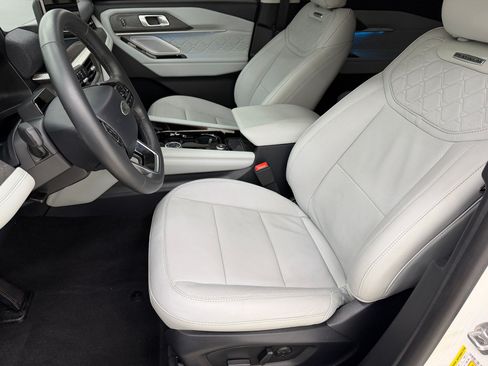 Used 2025 Ford Explorer Platinum w/ Ultimate Package AWD/4WD image 5