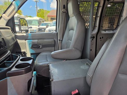 Used 2011 Ford E-250 and Econoline 250 RWD image 10
