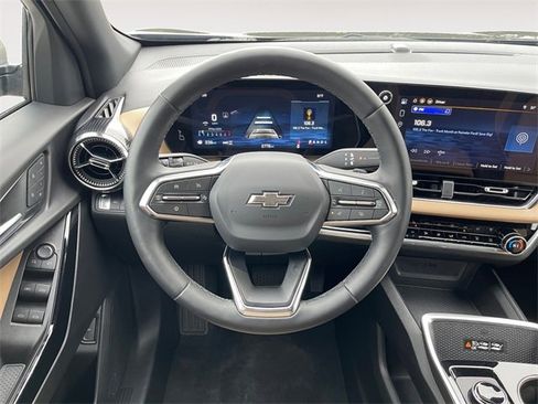 Used 2026 Chevrolet Equinox ACTIV w/ Convenience Package III image 12