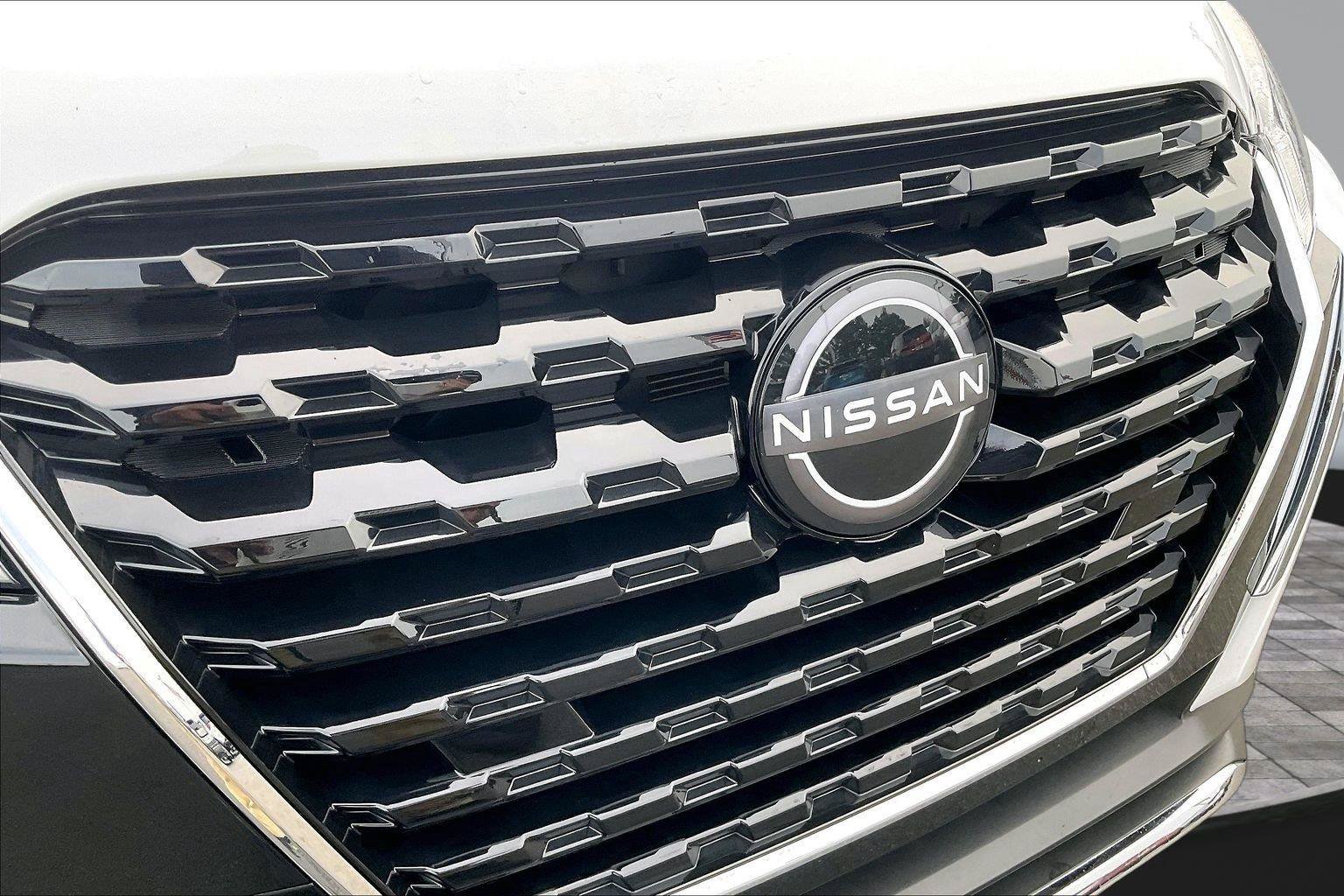 Certified 2025 Nissan Kicks Play S FWD image 28